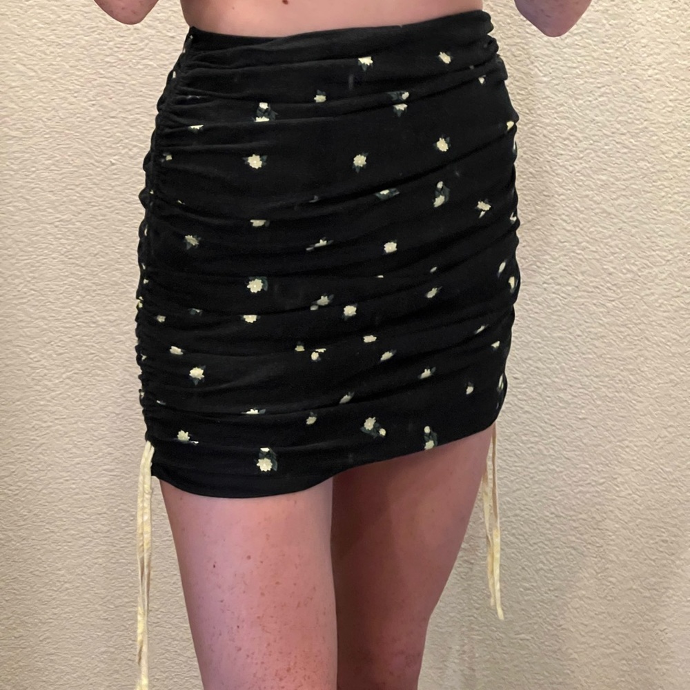 white fox boutique ruched mini skirt yellow floral